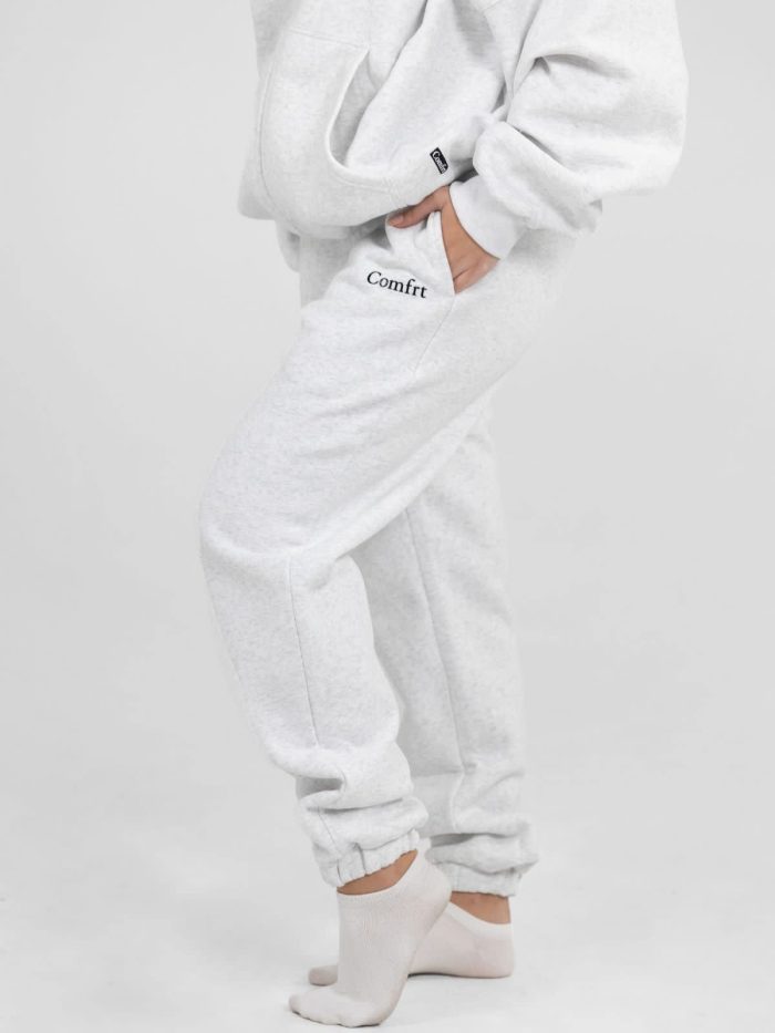 Cloud Sweatpants: Anouk is 5′4″ wearing a size M